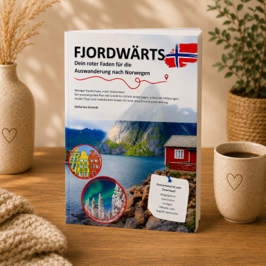 Reiseführer "Fjordwärts" über Norwegen mit Haus, Fjord und einer roten Hütte.