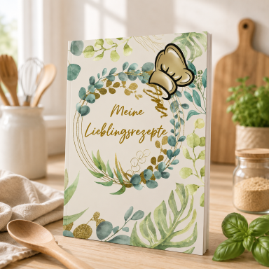 Ein Rezeptbuch mit floralem Design und goldener Schrift auf einem Küchentisch.